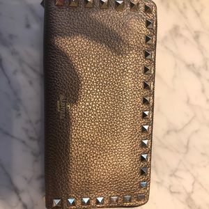 Valentino zippy wallet. Brand new. nvr worn.